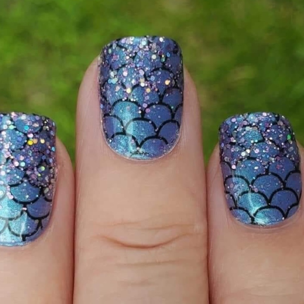 *Retired* Color Street: Mermaid You Look | Scale Summer Beach Clear Overlay - Picture 7 of 14